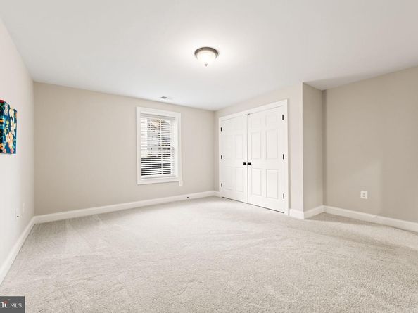 4752 33rd Street N, Arlington VA 22207