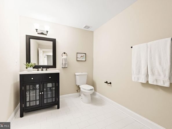 4752 33rd Street N, Arlington VA 22207