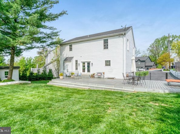 4752 33rd Street N, Arlington VA 22207