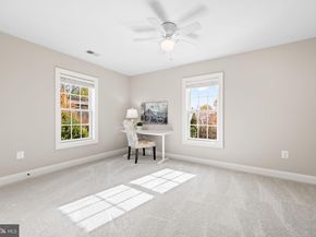 4752 33rd Street N, Arlington VA 22207