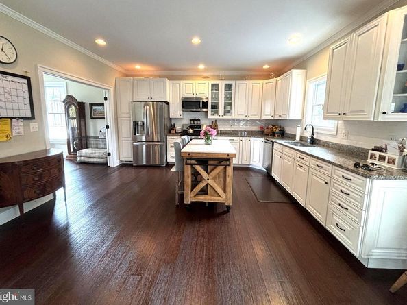 4752 33rd Street N, Arlington VA 22207