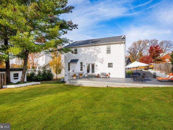 4752 33rd Street N, Arlington VA 22207