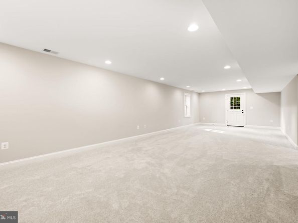 4752 33rd Street N, Arlington VA 22207