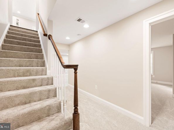 4752 33rd Street N, Arlington VA 22207