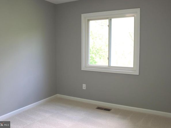 1029 Kings Court, Herndon VA 20170