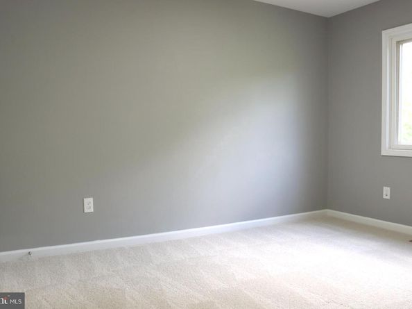 1029 Kings Court, Herndon VA 20170
