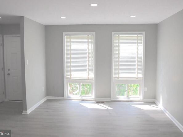 1029 Kings Court, Herndon VA 20170