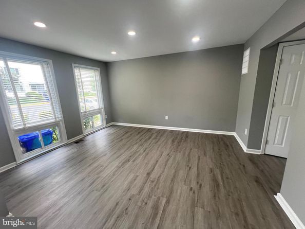 1029 Kings Court, Herndon VA 20170