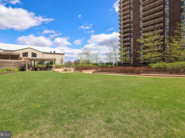 1800 Old Meadow Road 916, Mclean VA 22102
