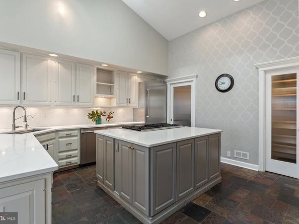 2007 Spring Branch Drive, Vienna VA 22181