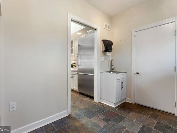 2007 Spring Branch Drive, Vienna VA 22181