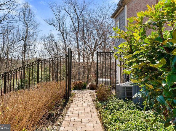 2007 Spring Branch Drive, Vienna VA 22181