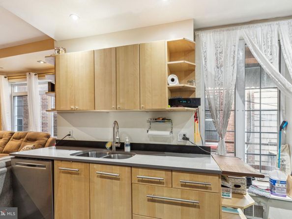 225 Buckingham Place, Philadelphia PA 19104