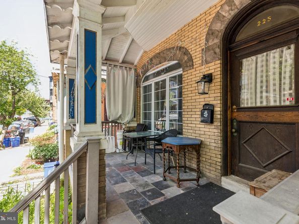 225 Buckingham Place, Philadelphia PA 19104