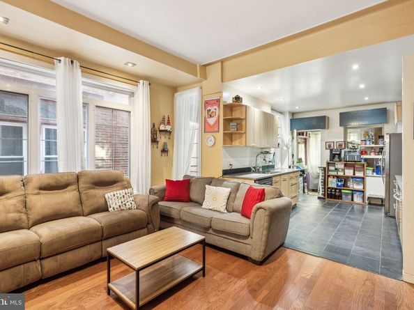 225 Buckingham Place, Philadelphia PA 19104