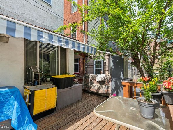 225 Buckingham Place, Philadelphia PA 19104