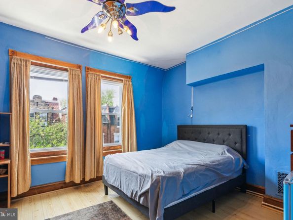 225 Buckingham Place, Philadelphia PA 19104