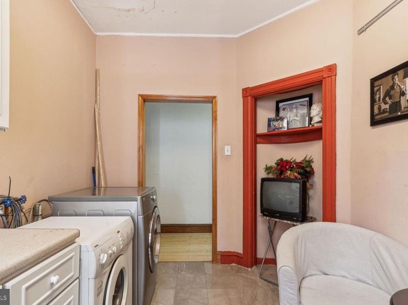 225 Buckingham Place, Philadelphia PA 19104