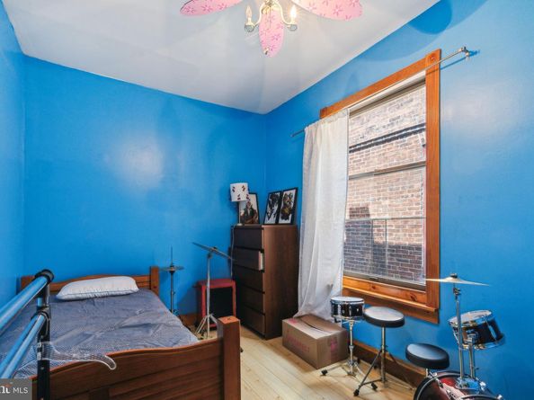 225 Buckingham Place, Philadelphia PA 19104