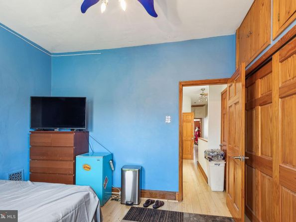 225 Buckingham Place, Philadelphia PA 19104