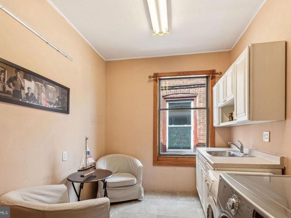 225 Buckingham Place, Philadelphia PA 19104