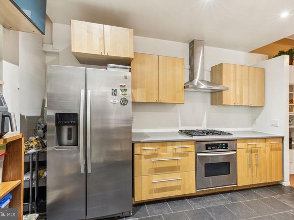 225 Buckingham Place, Philadelphia PA 19104