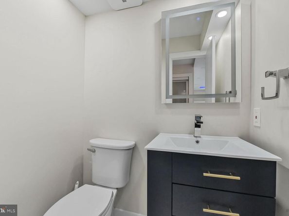 250 S Reynolds Street 612, Alexandria VA 22304