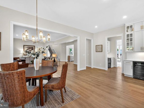 910 Fairway Drive NE, Vienna VA 22180