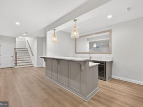 910 Fairway Drive NE, Vienna VA 22180