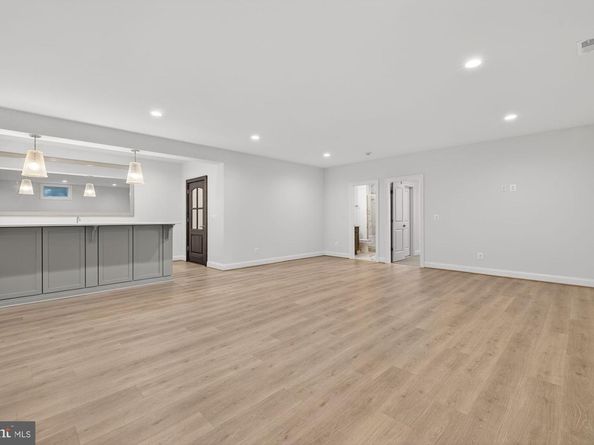 910 Fairway Drive NE, Vienna VA 22180