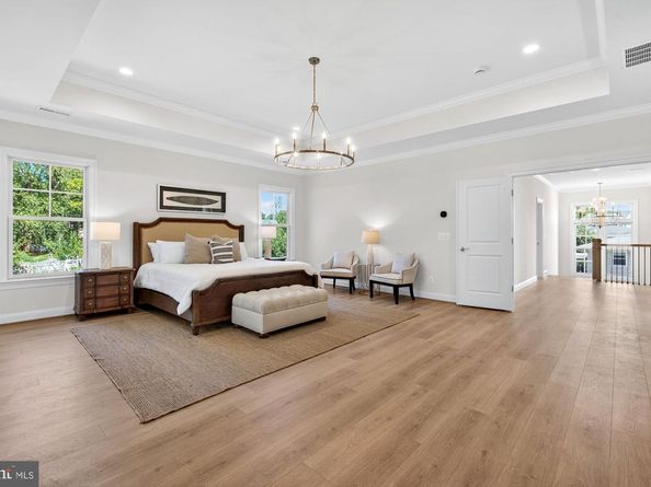 910 Fairway Drive NE, Vienna VA 22180