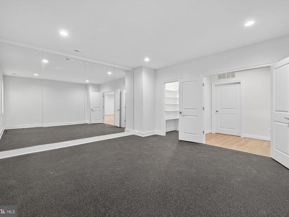 910 Fairway Drive NE, Vienna VA 22180