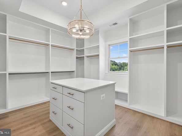 910 Fairway Drive NE, Vienna VA 22180