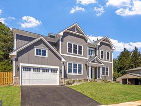 910 Fairway Drive NE, Vienna VA 22180