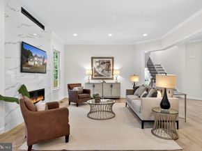 910 Fairway Drive NE, Vienna VA 22180