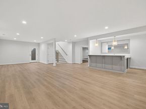 910 Fairway Drive NE, Vienna VA 22180