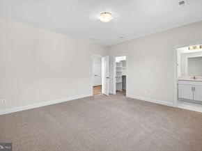 910 Fairway Drive NE, Vienna VA 22180