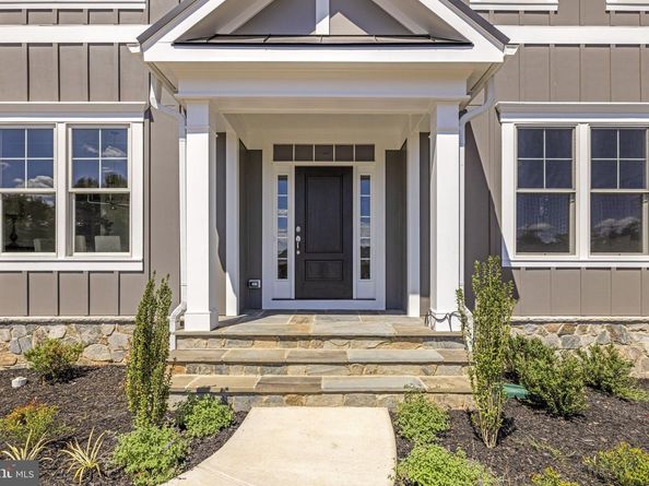 910 Fairway Drive NE, Vienna VA 22180