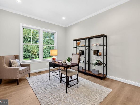 910 Fairway Drive NE, Vienna VA 22180