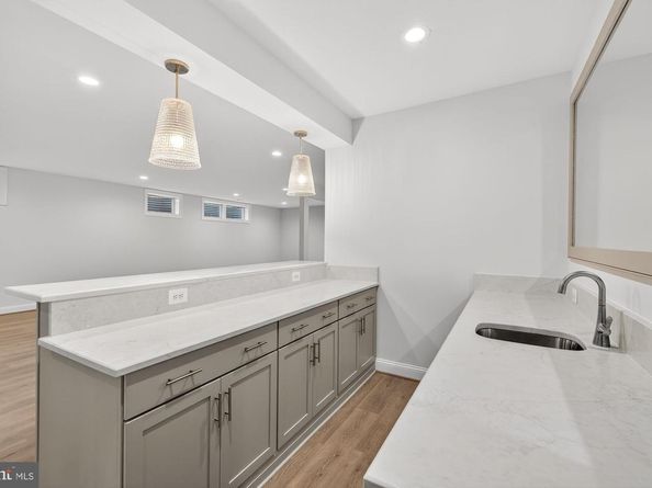 910 Fairway Drive NE, Vienna VA 22180