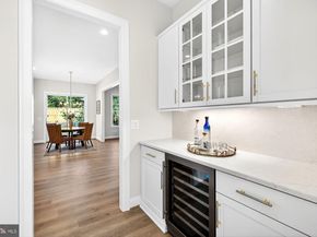910 Fairway Drive NE, Vienna VA 22180