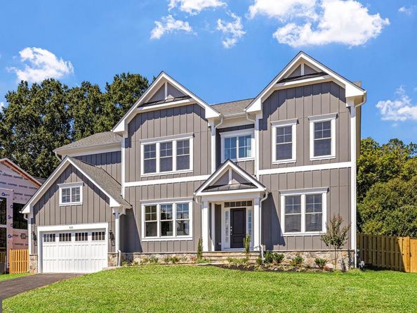 910 Fairway Drive NE, Vienna VA 22180