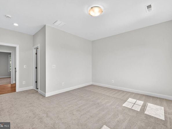 910 Fairway Drive NE, Vienna VA 22180