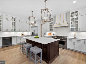 910 Fairway Drive NE, Vienna VA 22180
