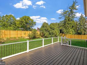 910 Fairway Drive NE, Vienna VA 22180