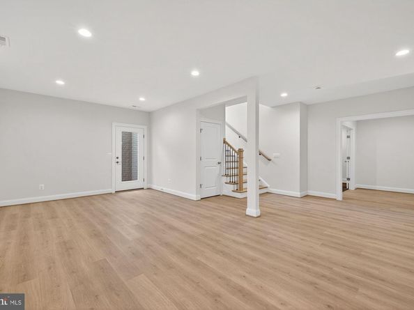 910 Fairway Drive NE, Vienna VA 22180