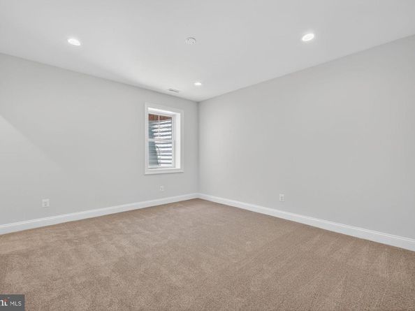 910 Fairway Drive NE, Vienna VA 22180