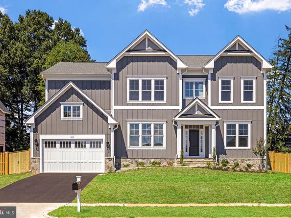 910 Fairway Drive NE, Vienna VA 22180