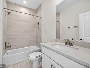 910 Fairway Drive NE, Vienna VA 22180
