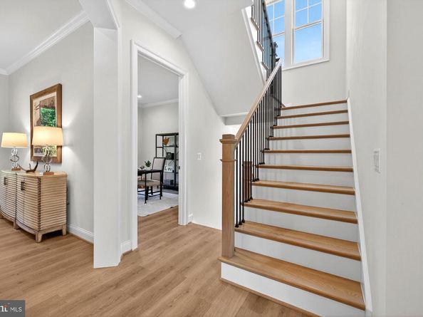 910 Fairway Drive NE, Vienna VA 22180